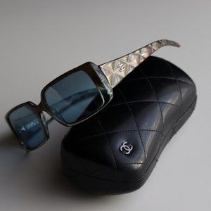 CHANEL 5045 Quilted Sunglasses with CC Logo